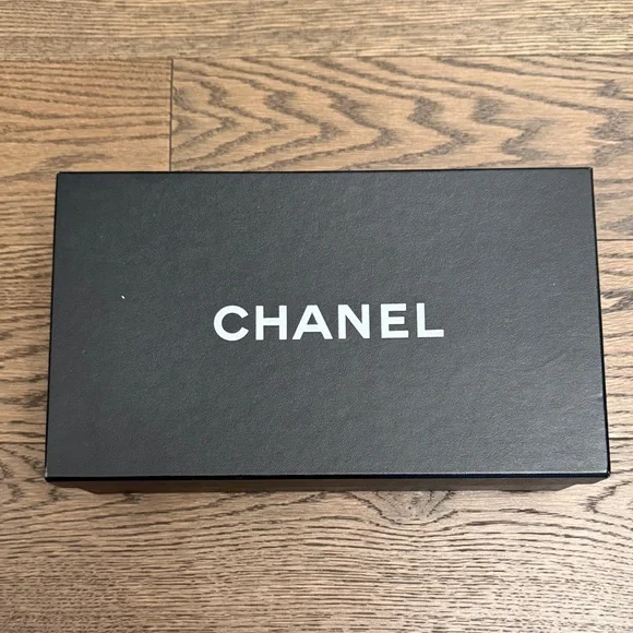 Vintage CHANEL Black and White Quilted Flats - Picture 7 of 8